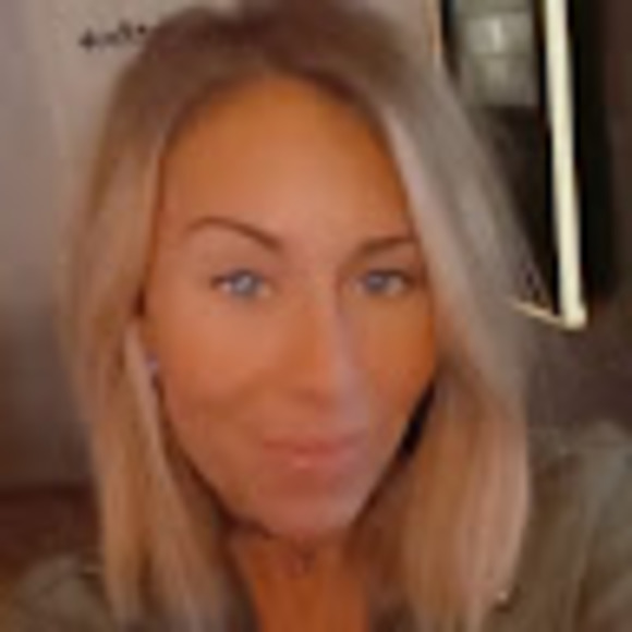 Meet your Posher, Carly - Picture 1 of 1